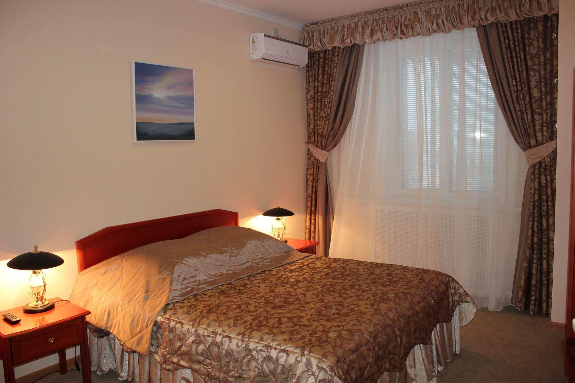 Hotel Rossiya Noïabrsk Extérieur photo